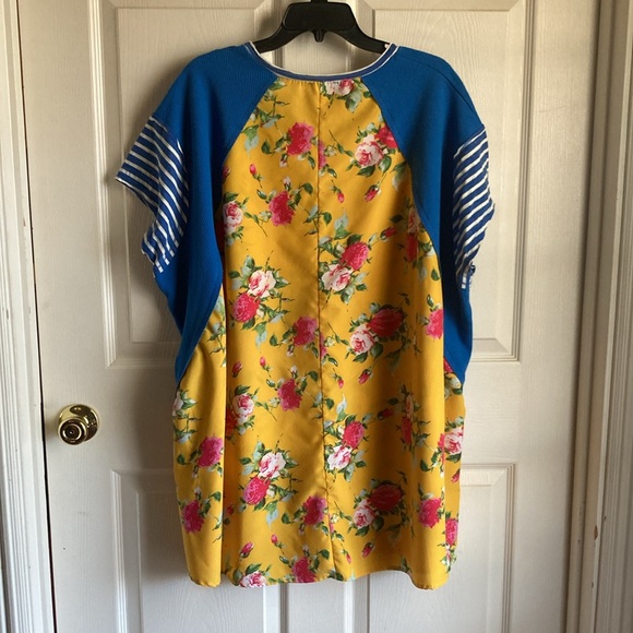 Umgee floral mix tunic size medium - Picture 2 of 9